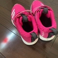 adidas スニーカー　の画像