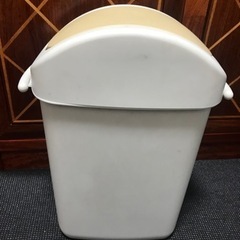 ゴミ箱の画像