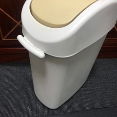 ゴミ箱の画像