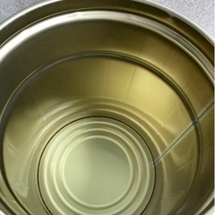 ガレージなどのゴミ箱、バケツに ペール缶の画像