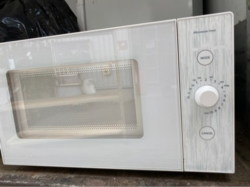 2022年製YAMAZEN ヤマゼン YRL-F180（W） [簡単操作お手軽レンジ フラットタイプ 横開き 18L ホワイト ヘルツフリー]