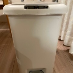 ごみ箱　3つ　引き取っていただける方に500円差し上げます