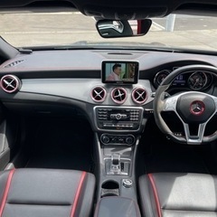 メルセデスAMG GLA45の画像
