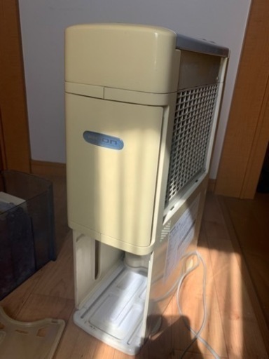 家庭用の除湿機になります。