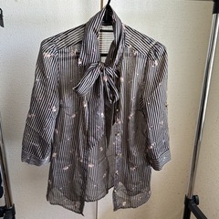 リボン付7分袖のストライプシャツ👗