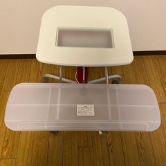 パソコンデスクの画像