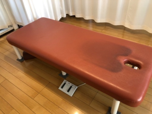 マッサージ　施術　電動ベッド　高田ベッド