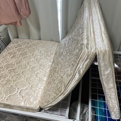 【0円】シングルベッドマットレス　三つ折り　ニトリ