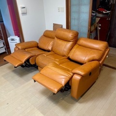 引き取り限定価格。LURKEY本革3人掛け電動リクライニングソファー 超美品‼️】定価418,000円♪ LURKEY 208cm幅3人掛け電動リクライニング
