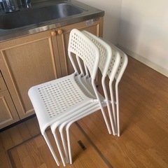 6/18に取りに来れる方！IKEAの4人がけダイニングテーブルとイスです。の画像