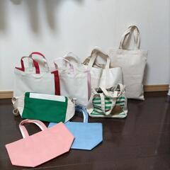 布バッグと不織布バッグたち