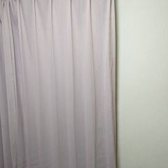 カーテン2枚、各300円、ベージュ、ピンク180cm