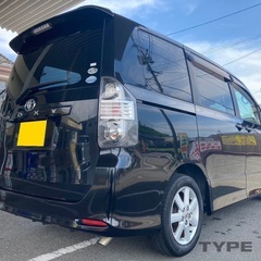 8人乗り♪月々1.3万円〜分割払い可❗️車検2年付き！大人気☆トヨタ ヴォクシー Z ☆HDDナビ付き☆走行中DVD見れます☆TV視聴可☆ETC付き☆バックカメラ☆電動スライドドア付き☆ドライブレコーダー付きのフル装備☆事故修復歴無し☆車内広々三列シート‼️の画像