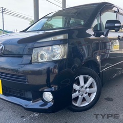 8人乗り♪月々1.3万円〜分割払い可❗️車検2年付き！大人気☆トヨタ ヴォクシー Z ☆HDDナビ付き☆走行中DVD見れます☆TV視聴可☆ETC付き☆バックカメラ☆電動スライドドア付き☆ドライブレコーダー付きのフル装備☆事故修復歴無し☆車内広々三列シート‼️の画像