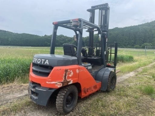 【愛知県発】フォークリフト　トヨタ　8ＦＤ35 ディーゼル　軽油　4.5Ｍ　3.5トン　686時間　機関良好　中古