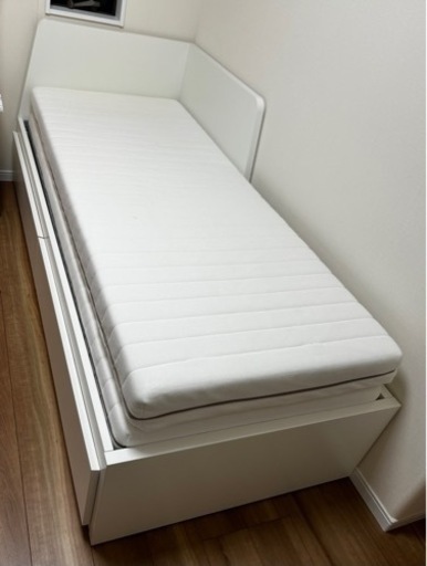 IKEA FLEKKEベッドとマットx2 条件付き
