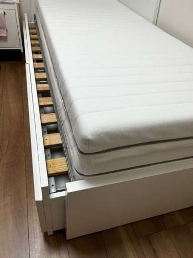 IKEA FLEKKEベッドとマットx2 条件付き
