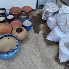 土、プランター、園芸支柱等お譲りします