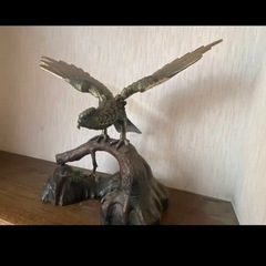 鷹の置物 陶器の画像