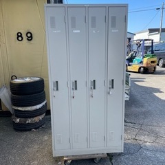 4人用ロッカーの画像