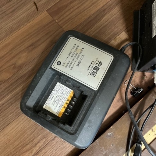 電動自転車充電器です