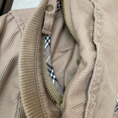 バーバリージャケット薄手フード有りの画像