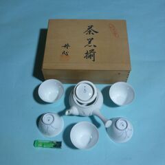 茶器揃いの画像