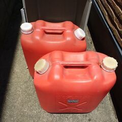 灯油ポリタンク　灯油缶　2個