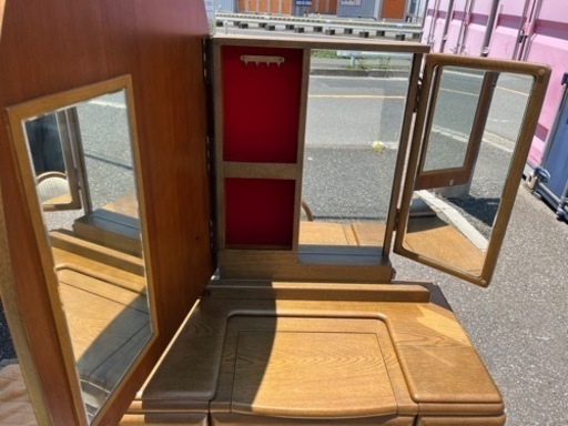 使用頻度少なめ 高級家具 大塚家具 天然木(ナラ板目)ドレッサー 鏡台 寸法(約)幅80×奥行43×高さ160cm 一口コンセント付 引き出し、鏡多数