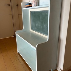 黒板付き本棚の画像