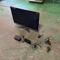 テレビ、外付けHDD、手元スピーカー、ケーブル