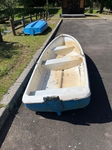 下げました　手漕ぎボート