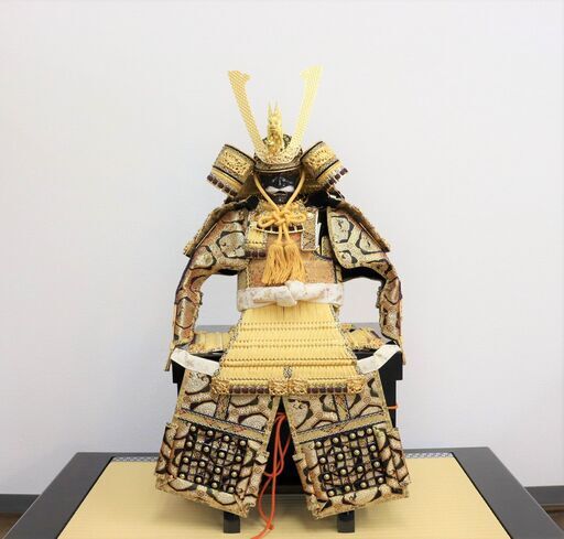 【ヤ取8/3終了】≪ZR565ジ≫ 雅泉 作 五月人形/兜飾り 一式 兜/12号 矢吹糸威 金箔押木彫龍頭/金小札松葉打長鍬形 端午の節句/こどもの日 甲冑 季節飾り