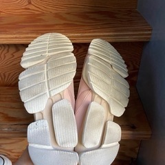 リーボック　スニーカー　薄いピンク色の画像
