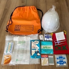 値下げ！ヘルメット   非常持出袋セットの画像