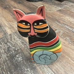 木製　カラフル猫　置物の画像