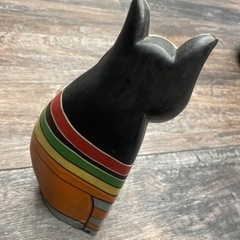 木製　カラフル猫　置物の画像