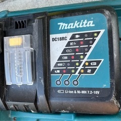 ジグソーケースと充電器の画像