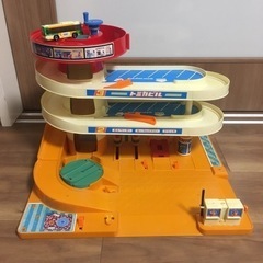 取引中　トミカ  ビル　駐車場　レトロ