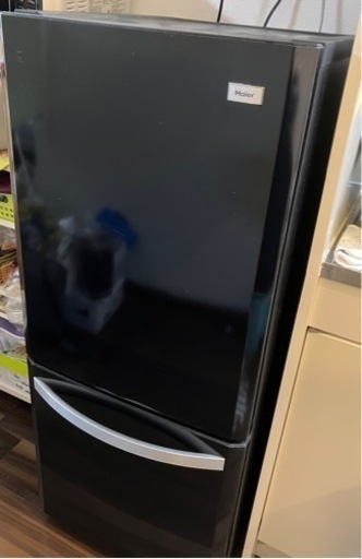 【受け渡し決定】Haier 2013年製　138L 冷蔵庫　黒　小キズあり