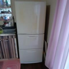 シャープ、冷凍冷蔵庫２〜３人家族用あげます。３０４リットル