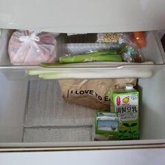 シャープ、冷凍冷蔵庫２〜３人家族用あげます。３０４リットルの画像