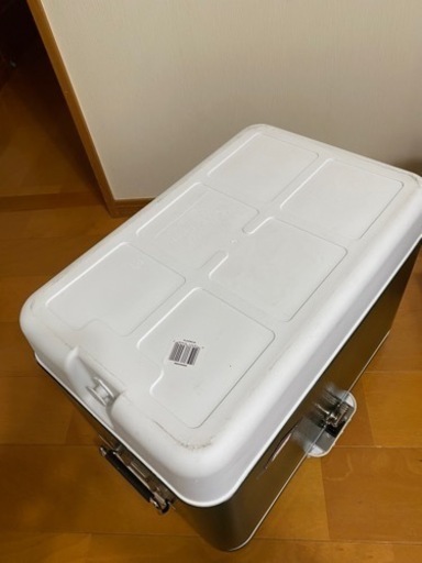 コールマン　頑丈なスチールクーラーボックス　coleman