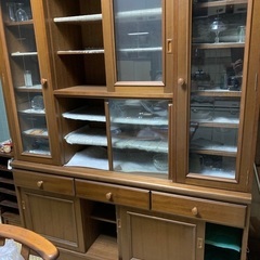 古い食器棚