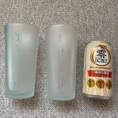 ラウンドワン　ノベルティ　ペアのビアグラスの画像