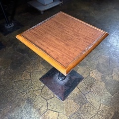 使い易い店舗用テーブルの画像