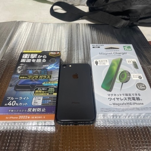 iPhone8 SIMロック解除済み　保護ガラス、ワイヤレス充電器付き