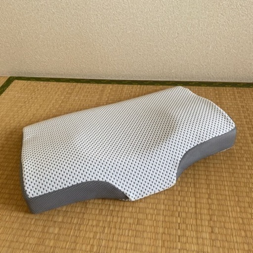 ニトリ　頚椎の低い女性向け横向き寝が楽な枕　ほぼ新品