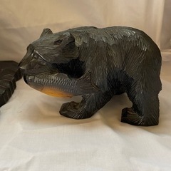木彫りの熊の親子の画像