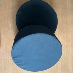 円いソファークッション 2ケ(商談中)